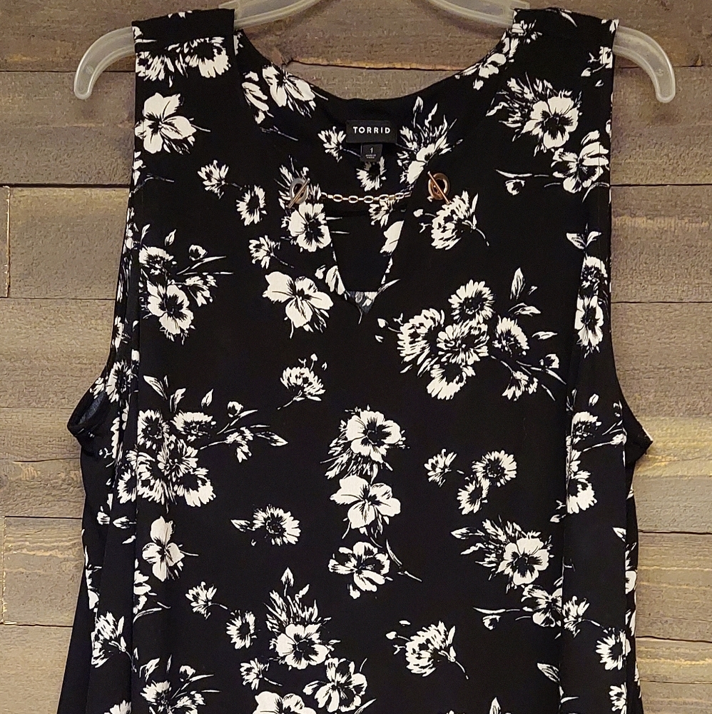 TORRID sleeveless black and white floral top